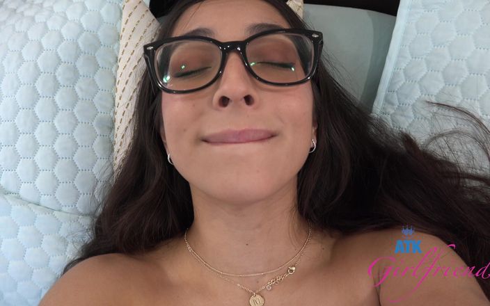 ATK Girlfriends: Yeni arkadaş Madison geliyor ve sen yarağını emmeden önce onu boşaltıyor