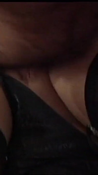 Des échangistes allemands amateur baisent dans un film porno complet