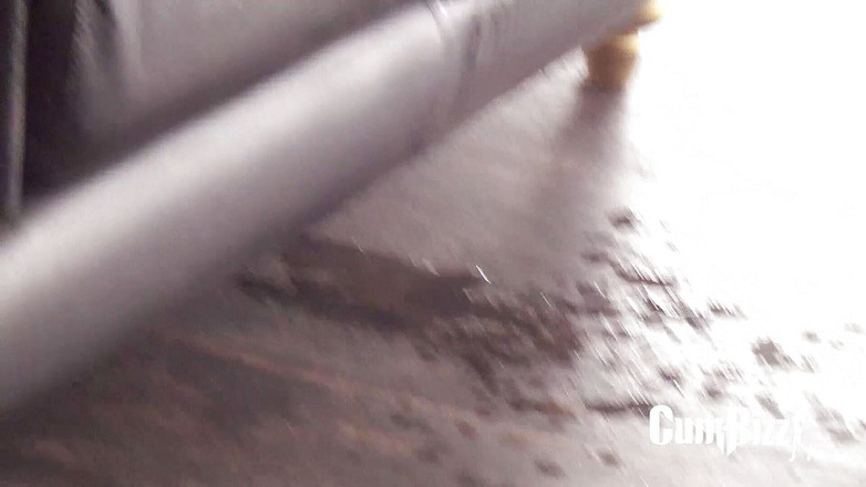 Cumbizz: Tonåring sprutar för första gången på en bbc! Vilken röra