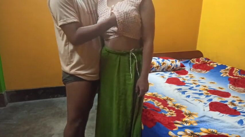 Namita: Bhabhi desi India berpantat besar berkongkek keras dan kasar dalam...