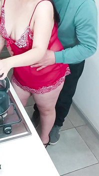 Sexo con mi madrastra en la cocina