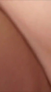 Fette MILF bekommt spielzeug in ihre muschi gestoßen und wird angedreht, indem sie nass wird