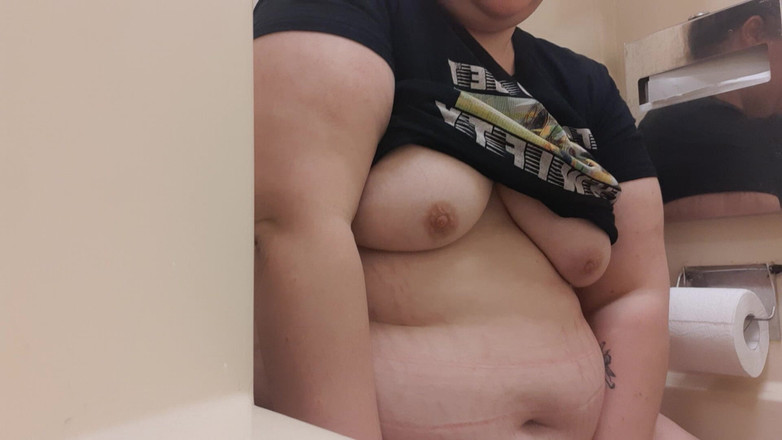 AssGives: पेशाब करने वाली कामुकता