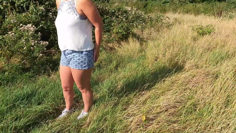 69KnkyKouple69: Perwersyjna para - na zewnątrz pole kukurydzy Duży tyłek krzywe żona cowgirl...