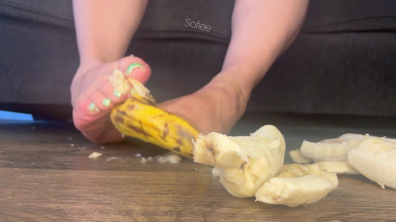 SofieeSoles: Descascado 5 bananas, em seguida, esmagou-os