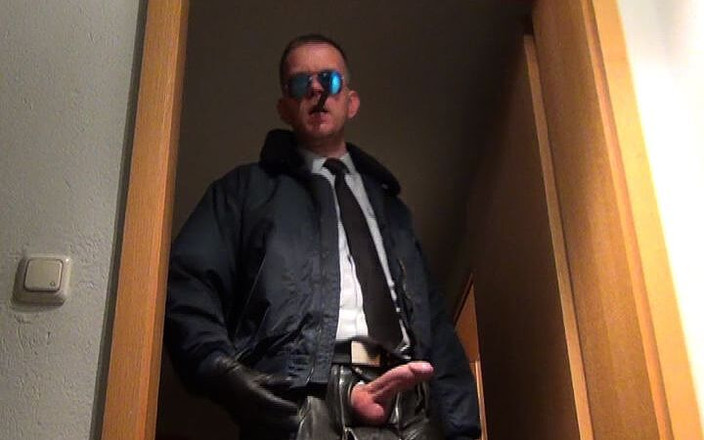 GERMANE_XL: POV: Poliziotto di Pelle 54