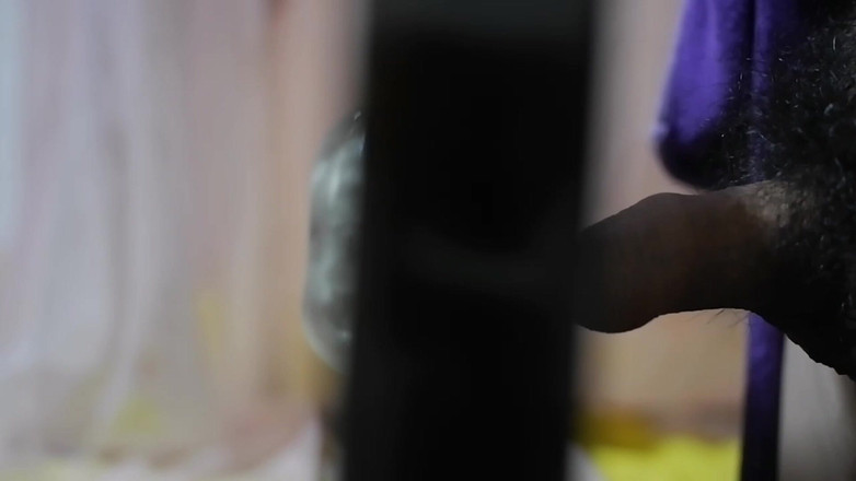 Milky Tata: Sünnetsiz sikiş seks oyuncağı ve sandalyeye boşalma.