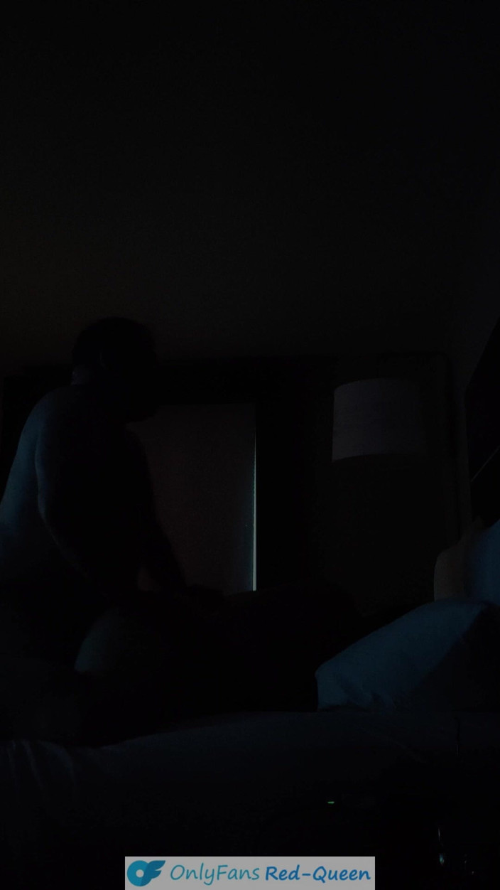 Red Queen: Cuckqueen Nights - pov dibangunkan kepada suami saya mengongkek kawan saya...