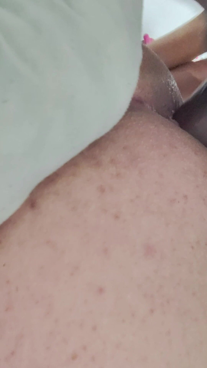 Angy Bisexperiences: Tìm thấy video chịch lỗ hậu trong điện thoại của cuckold...
