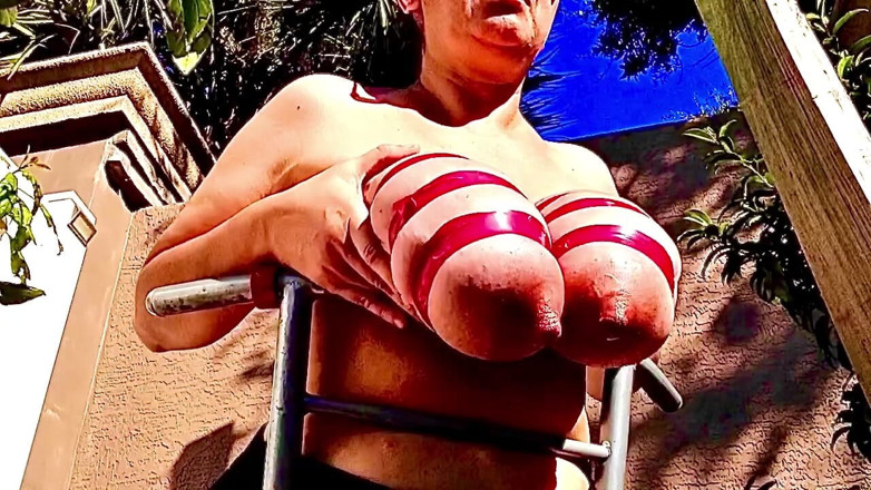 VeeVee Vixen: Schiava del sesso allargamento del capezzolo cam 3