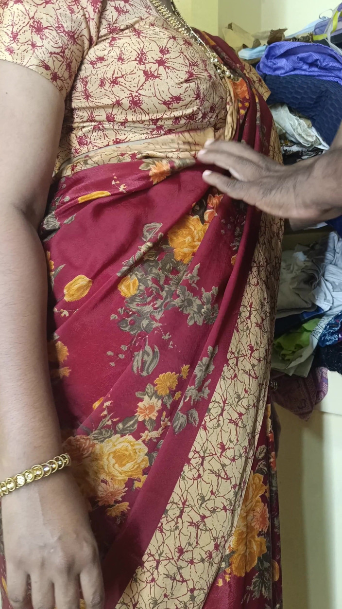 Inba: Red color saree cheating Housewife 1