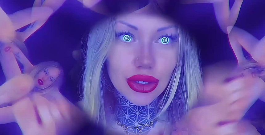 Goddess Misha Goldy: Šukání nohou při mysli a točitá! Zírat! Následovat! Lízat! Kliknout!...