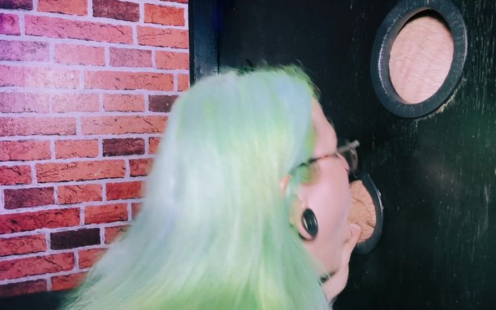 Elizabeth Hunny: 글로리홀을 사랑하는 엘리자베스헌니