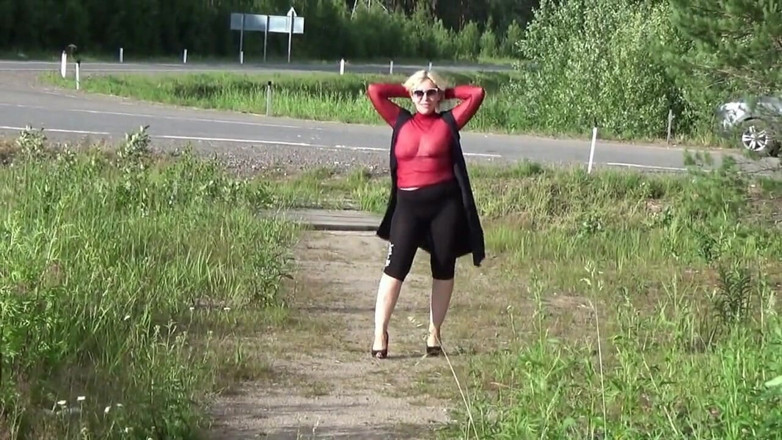 RedRoseRus: Mostrando al aire libre - señora de nylon walk 3