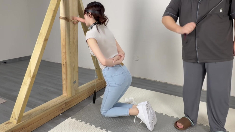 Yanmoushengyi: Imprison the Girl in Tight Jeans