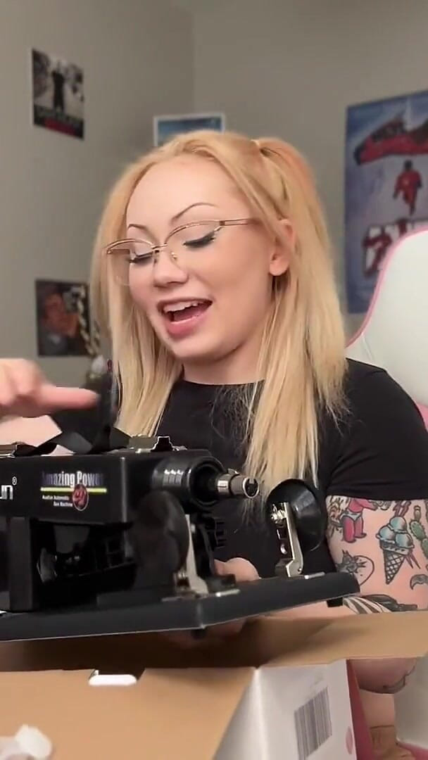 Lenna Lux: Unboxing My Fuck Machine