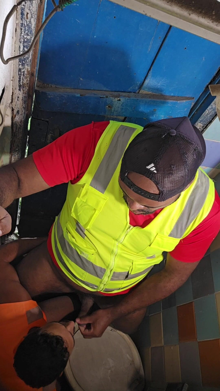 TheBlacKHunterr: La salle de bain de la construction est devenue une...