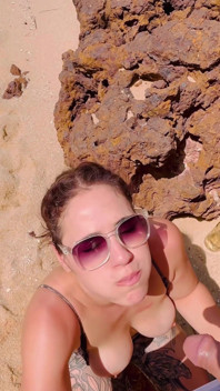 Día de playa más de 4 litros de orina, desordenada, garganta profunda y semen en mi cara cachonda!! Contiene bonus padrastro sucio