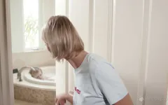 Mommysgirl se masturbe et baise sa belle-mère
