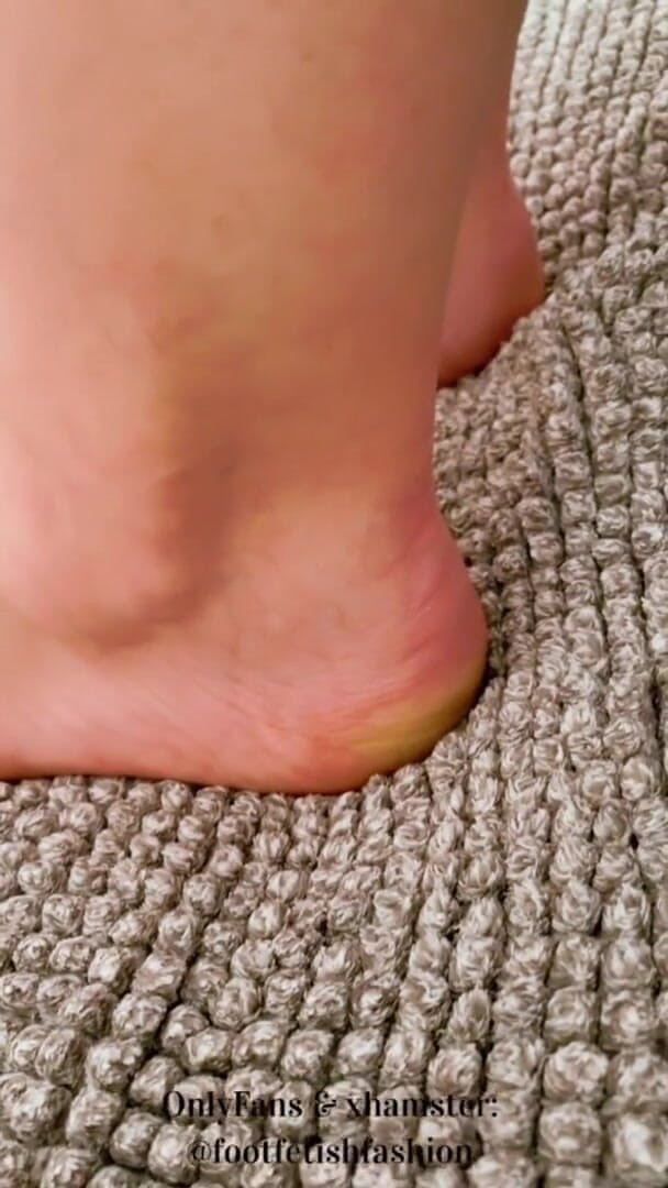 FootFetishFashion: 내 배다른 여동생의 발, 사랑해