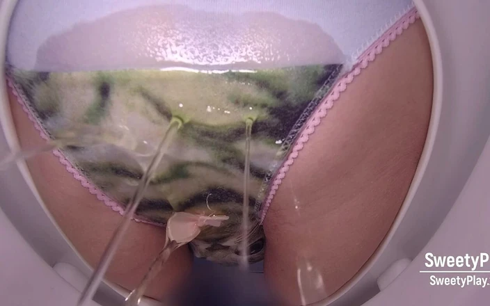 SweetyPlay: Desperation wetting panty pissing toilet cam