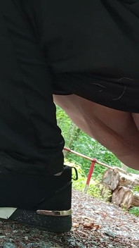 Flattulensen Pissing and Farting Outdoors