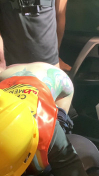 Konstruktionsflicka creampied i bilen Pt1