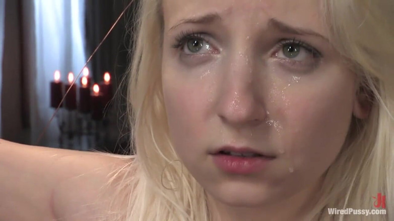Wired Pussy by Kink: Le ragazze della porta accanto
