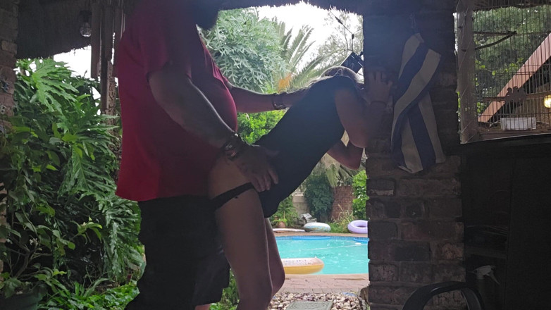 Sparowdox: Namorada de 18 anos fodida ao ar livre durante tempestade