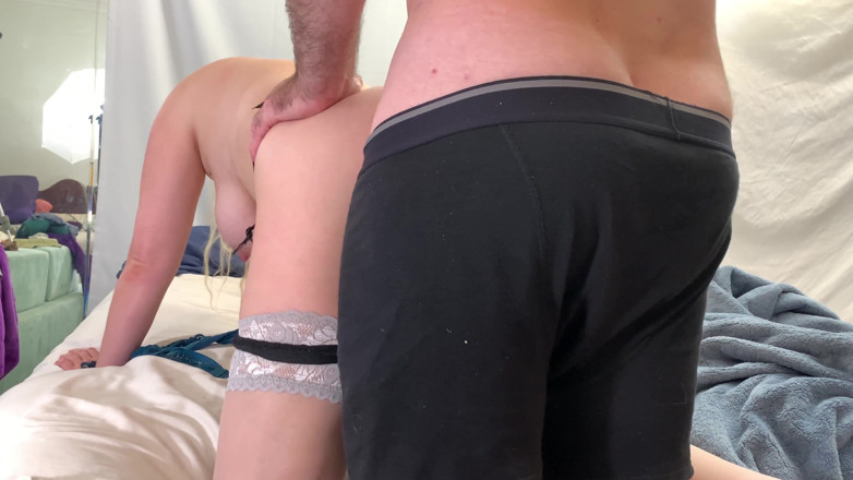 Erin Electra: Macocha pomaga pasierbowi spust rano