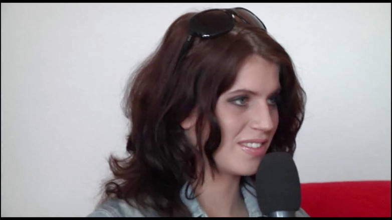 German amateur - 100% German hardcore videos: Brunetka laska zostaje zerżnięta i wytryskana przez swojego bg