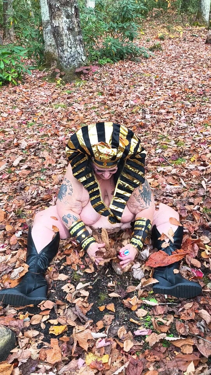 HerculesnVENUS: गंदी गांड वाली पत्ती अपनी गांड में खेल रही है और वह फुकिंग नहीं कर रही है