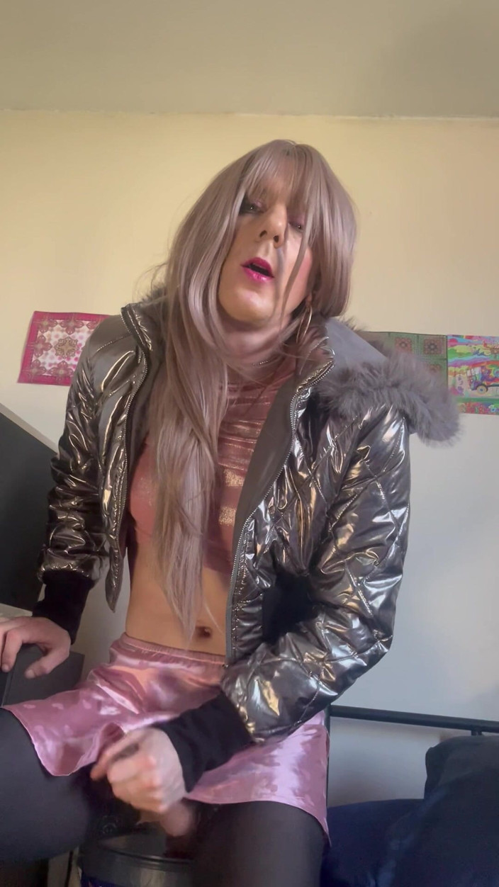 Jessica silk: Jess Silk berijdt dildo