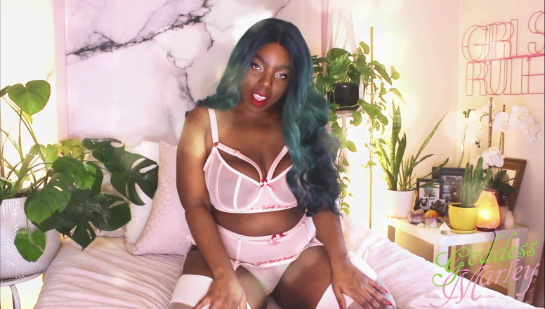 Goddess Marley: Cette Saint-Valentin (tardive) vous allez payer !