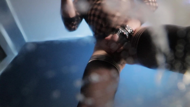 Horny Johny: Dej svou tvář do mého horkého spreje, zlato