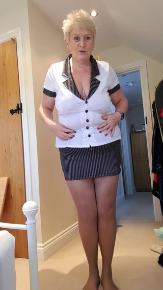 Uk Joolz: Filthy secretary seduces her boss in order to save her...