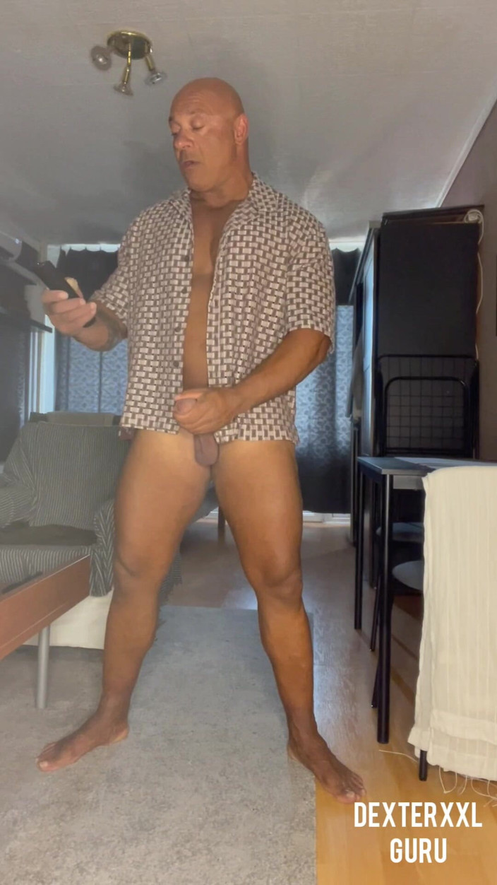 Mr. Guru: Wenn du mich magst. Bisexuelle bodybuilderin wichst solo