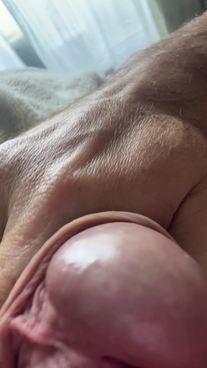 AtomicJerk: Handjob and Cumshot in the Morning