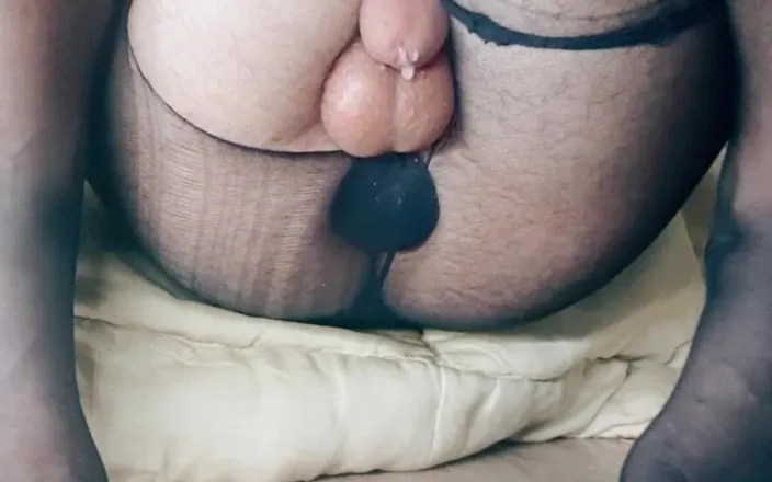 analvirgin: Pantyhose Orgasm