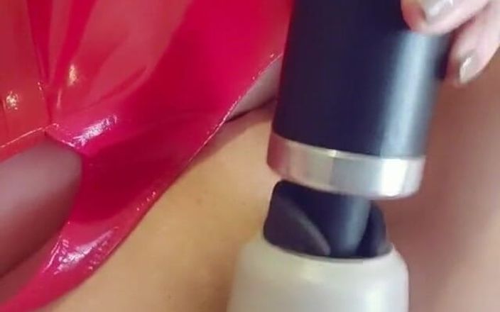 Livie Blainn: Hitachi Solo