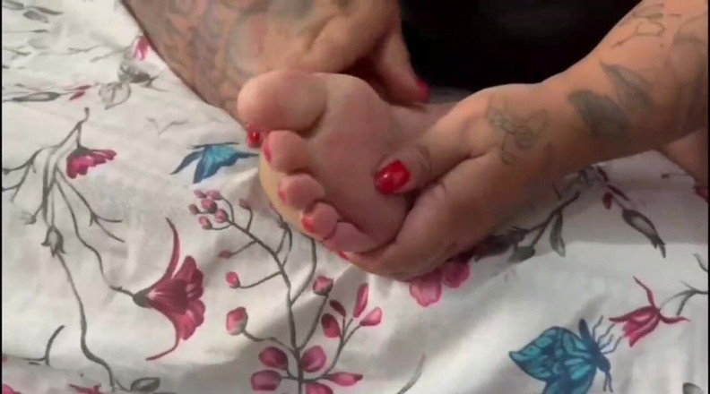 Mary Jhuana: Пухлая девочка с пухлыми ножками для тебя