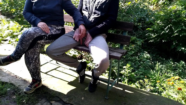 OurFetishLife: 거리에서 새엄마에게 내 자지를 신뢰해