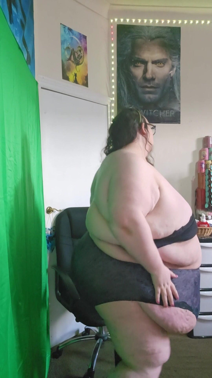 SSBBWLadyBrads: Lets Strip and Dance SSBBW