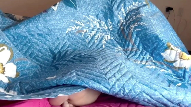 Tiffany Montavani: La matrigna cattiva afferra il figliastro sotto il duvet e...