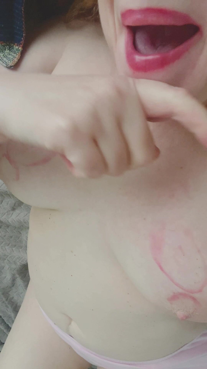 VikkiGeorgia: 红色唇膏