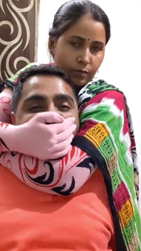 Gloved handgag pro líného manžela!