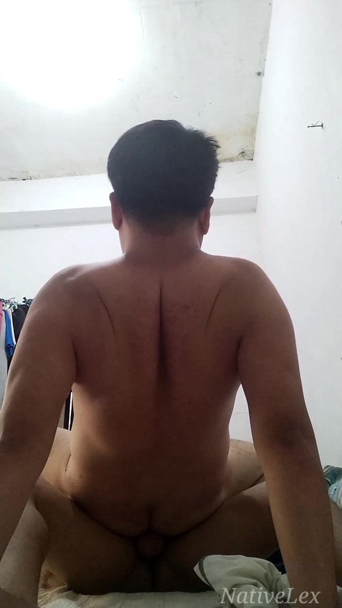 Talahib23: バランガイ議員は硬いペニスをきつい穴に差し込むのに苦労しました。