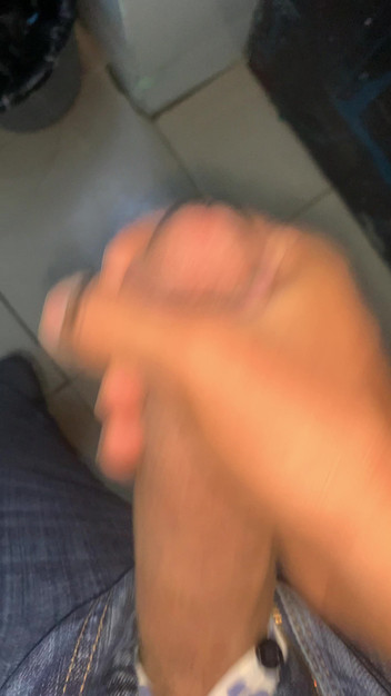 Preek Fans: Ich musste wichsen, da ich mich bei der arbeit geil...