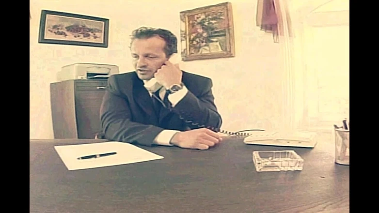 My Dirty Family: Setiausaha blonde seksi dikongkek di pejabat oleh bos dalam lucah...