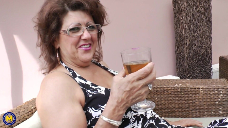 Mature NL: Three Mature Ladies Lick Each Other's Pussies &amp; Asses in Lesbian...
